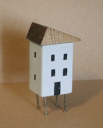 Tiny House on stilts #1976